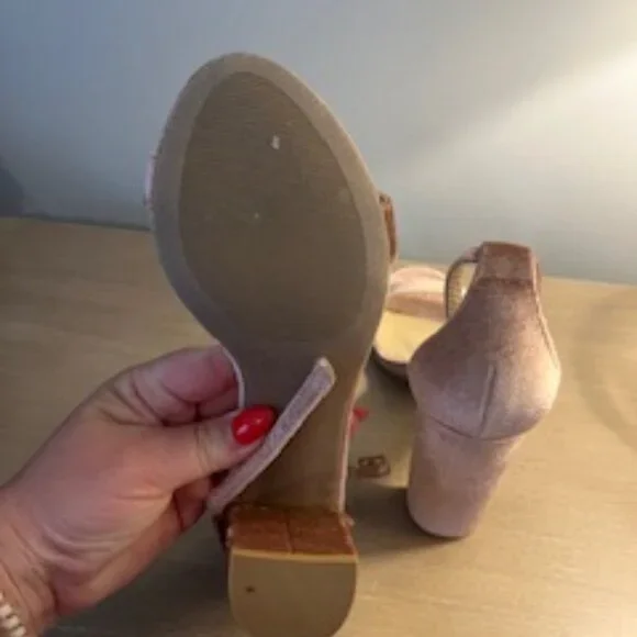 Lulus blush velvet block heel / Worn 1x / Size 7 - Picture 4 of 6